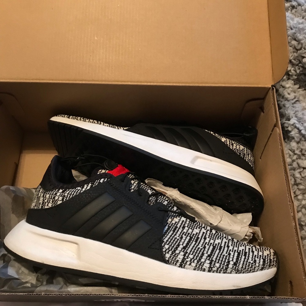 like new adidas tennis shoes